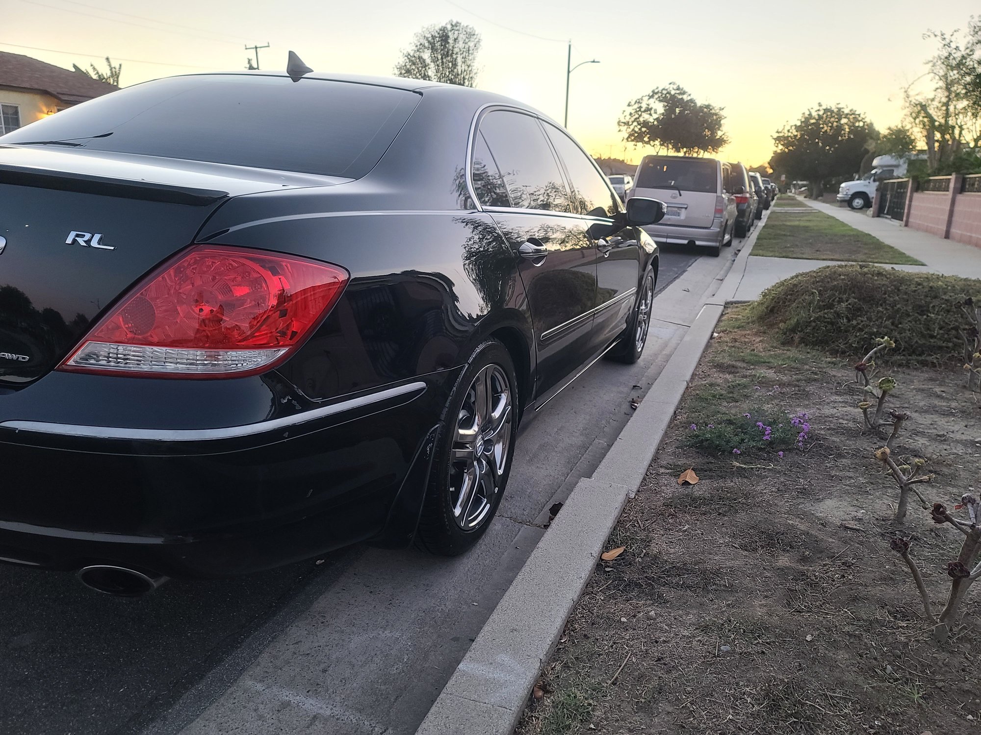 2006 Acura RL - CLOSED: 2006RL-New Trans,New Top End,New Accessories,New Brakes,New Suspension,CLEAN. - Used - VIN JH4KB16596C004498 - 174,000 Miles - 6 cyl - AWD - Automatic - Sedan - Black - Long Beach, CA 90810, United States