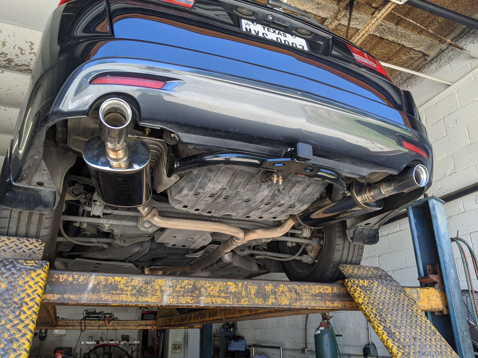 2011 Acura TSX - SOLD: 2011 Acura TSX Sport Wagon FWD with Technology Package, Austin TX - Used - VIN JH4CW2H63BC002521 - 99,805 Miles - 4 cyl - 2WD - Automatic - Wagon - Black - Austin, TX 78731, United States