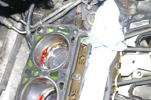 Head gasket failure top piston