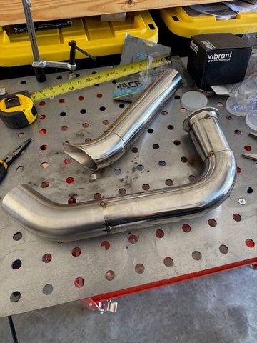 This is what the front lower part of the manifold looks like. The other pipe is for the rear manifold.