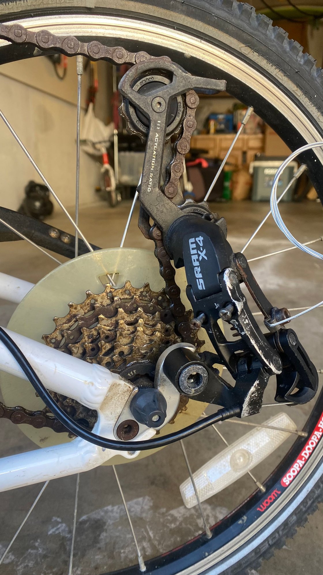 The derailleur seems too small for the block
