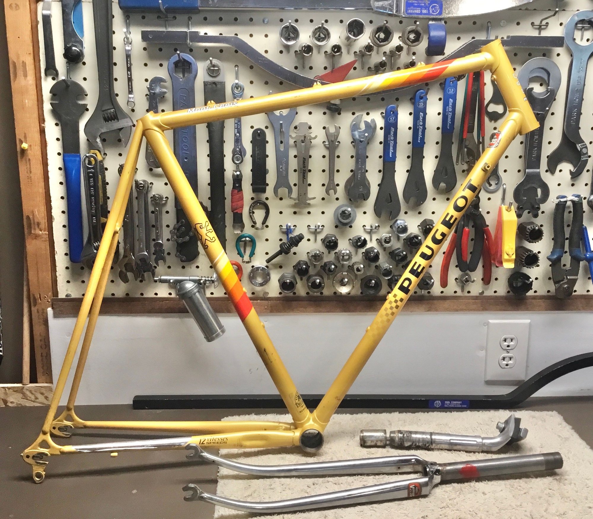 Cadre et fourche de vélo de course vintage Peugeot PSN 10 Mont Cenis – tubes acier Super Vitus 980