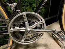 I believe this is a Suntour Crankset? Got a Suntour 7 FD