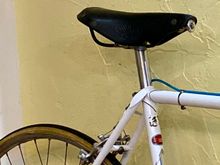 Chas’s old 1969 TDF with the willow leaf stay cap. It’s quite pronounced in a photo of a white frame