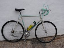 Thisis the '87 Mondiale I had and as I said it rode well but was just a bit small.  Also not how white it looks   