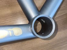 Strange brazing material on the seat stay. Non threaded bb takes Mavic bb. Thanks for making life difficult Grant 

