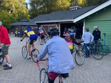 Aaron led an out and back shakeout ride to the family property on Friday. 