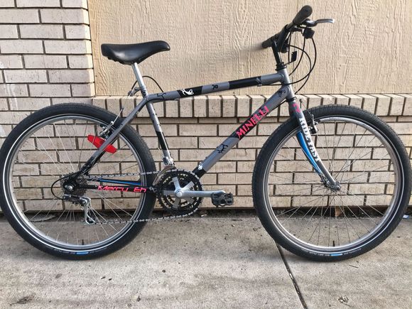 Total strip custom paint and rebuild. The Schwalbe Big Ben tires make this a smooth ride, love em.
