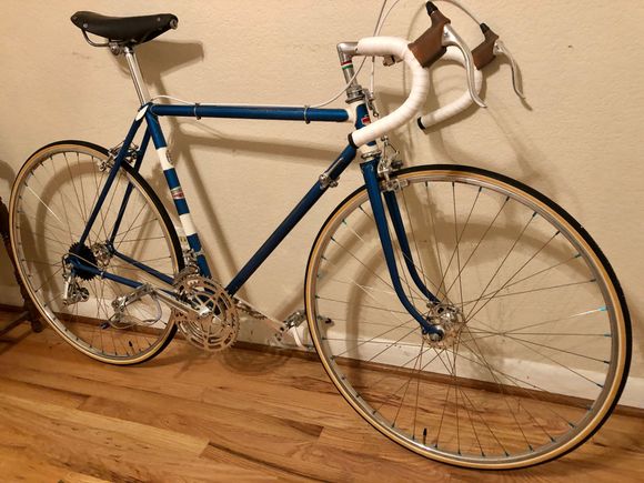 All I need now is derailleur cables and chain. Using an Ideale 80 saddle, and a set of the Servizio Corse tubies (from Yellow Jersey - will be my first time on these)...