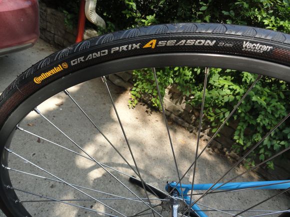 Tires at 25c which is a bit more than I expected but clearance is OK and it should ride a bit softer than an 18c.