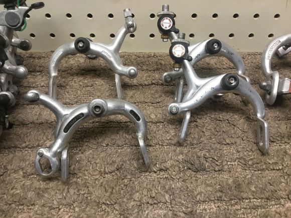 The 405 is incomplete.  The single 500 has the simple cable hardware without at tire removal provision.