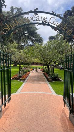 . A nice plaza between the Academy of Sciences and de Young Art Museum.