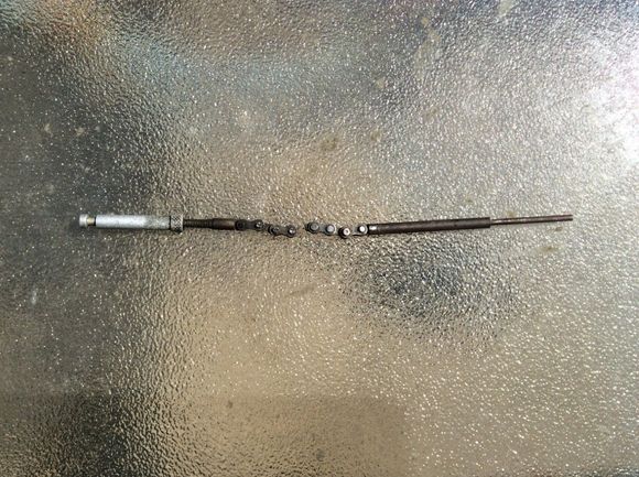 Here's a picture of the chain with it split in the middle.