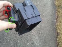 BRB removed. The hooks marked with red are the top ones and the ones marked in green are the lower ones.
