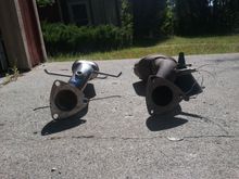 Muffler end view showing the incorrect placement of the bung for the O2 sensor on the new cat converter (on left).
