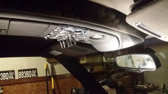 5 toggle switchs,
1st : Flush mount lights up front
2nd: light bar
3rd: left side
4th: right side
5th: rear