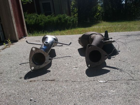 Muffler end view showing the incorrect placement of the bung for the O2 sensor on the new cat converter (on left).
