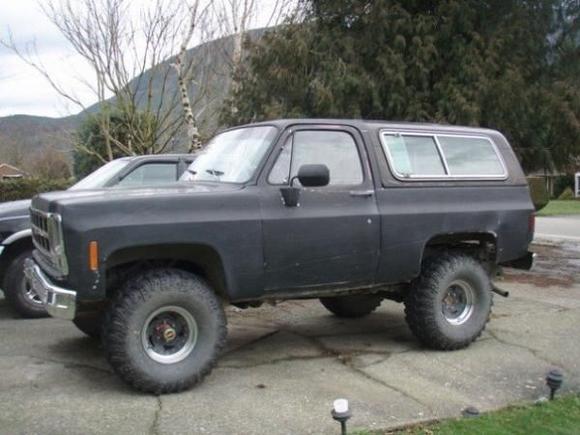 This was the truck when i first got it, except it didnt have the Iroks on it yet, this is the oldest picture i have of it.