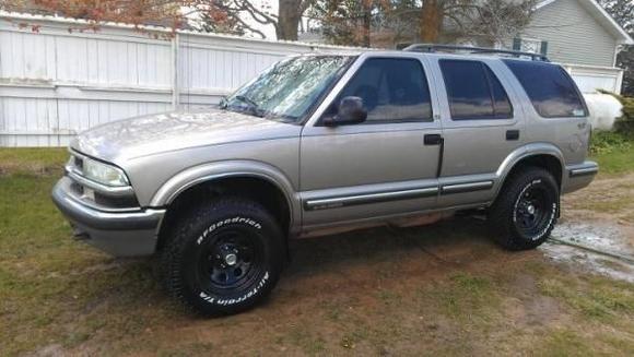 My Blazer 2 inch shackle lift on 30x9.5 BFG All Terrain's