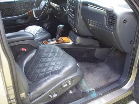 SSL11035 diamond pattern interior on seats and door panels,this car still has the original berber floor mats.