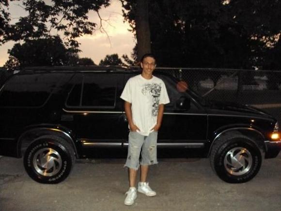 my only pic i have of it completly stock the day after i had bought it dont mind the pic of me just look at the truck lol