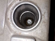 I had difdiculty to find out tge right tool to remove that spark plug from this hole...