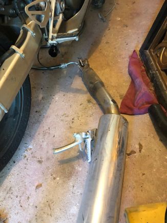 Broken stock exhaust with O2 hanging