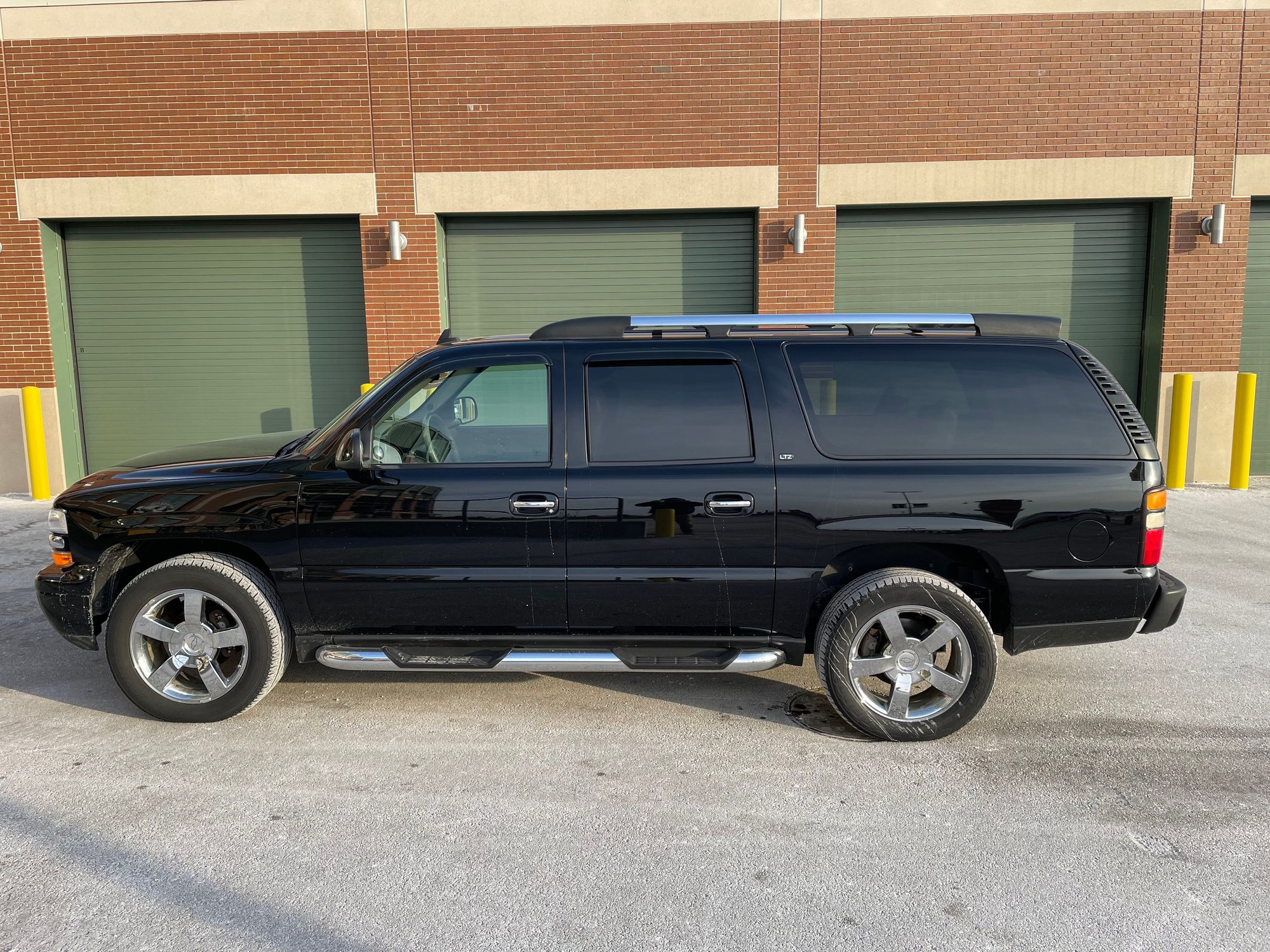 2006 Chevrolet Suburban 1500 - 2006 Suburban LTZ - Used - VIN 3GNFK16U66G116433 - 155,000 Miles - 8 cyl - AWD - Automatic - SUV - Black - De Pere, WI 54115, United States