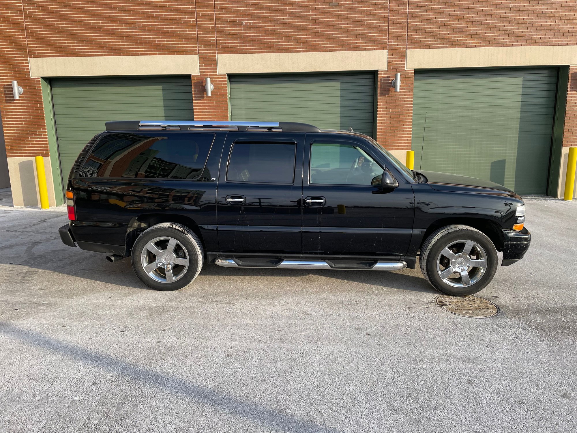 2006 Chevrolet Suburban 1500 - 2006 Suburban LTZ - Used - VIN 3GNFK16U66G116433 - 155,000 Miles - 8 cyl - AWD - Automatic - SUV - Black - De Pere, WI 54115, United States