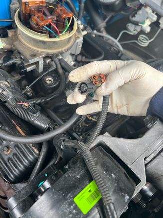 What are these two pñconnectors not plugged i to anything for?