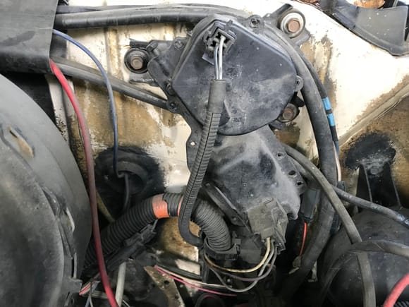 Here’s the wiper motor on my 1989 GMC V2500 Suburban — notably *not* with the “C-shaped” wiper control module mounted at the top. (So... where is it?)