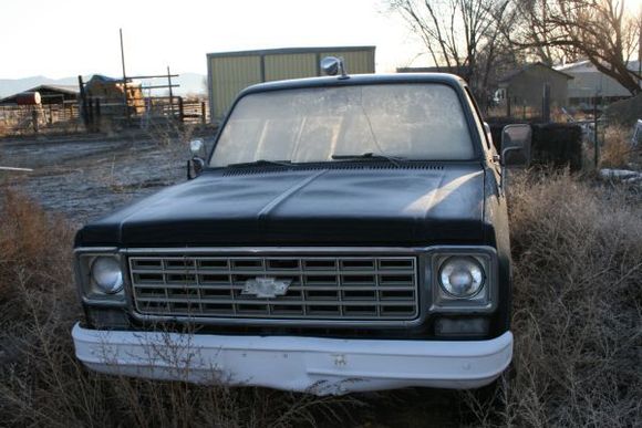 front view. very good condition. notice the spot light on top. comes in handy on the farm or on the trail.