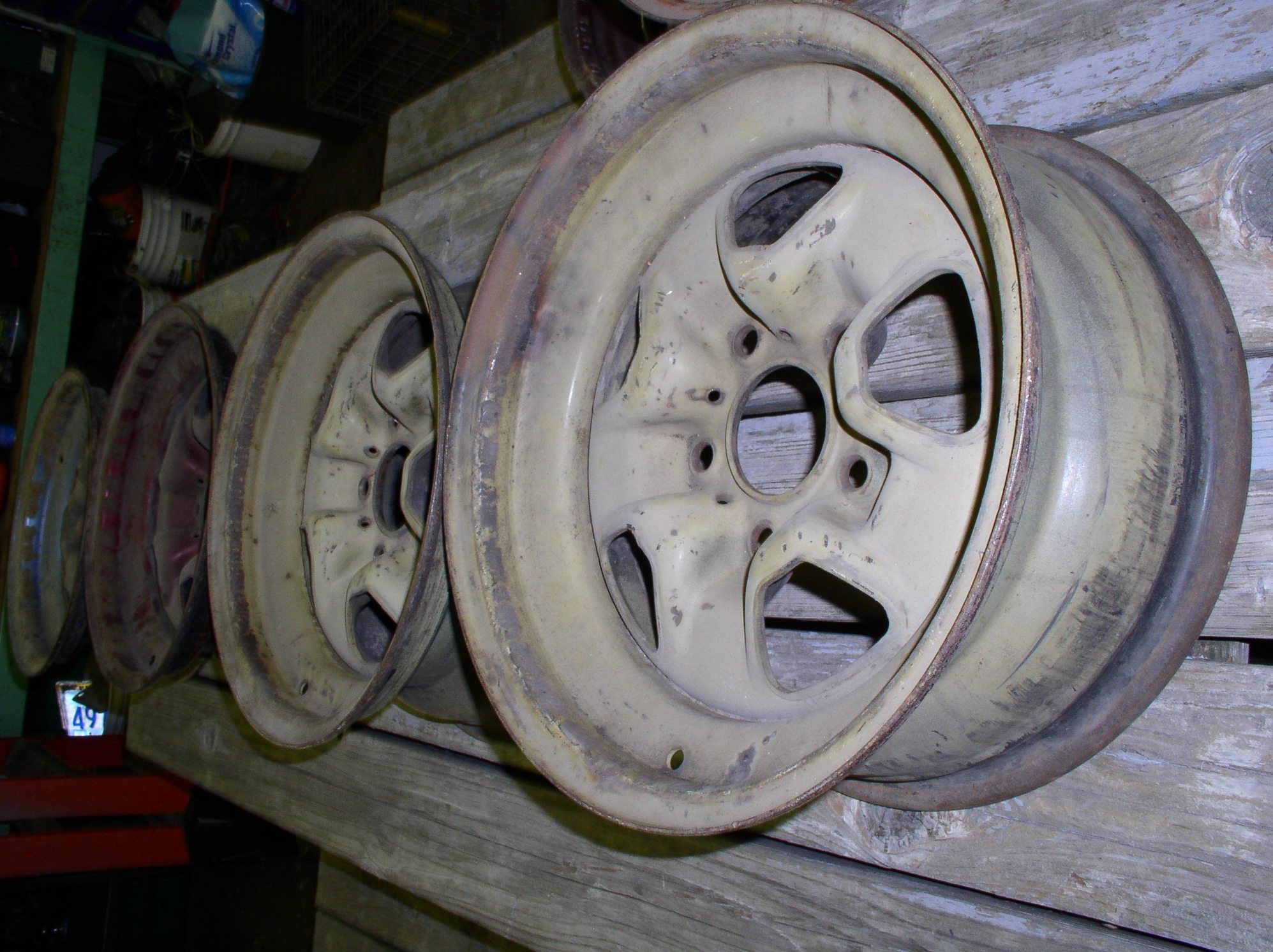 15x7 Rally wheels with bolt on center caps