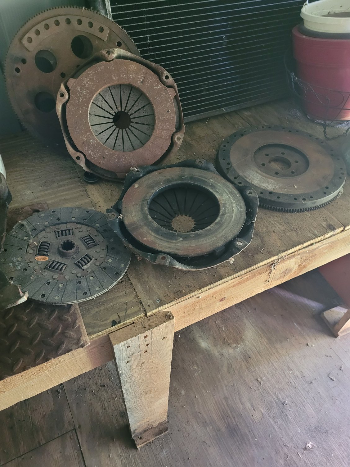 Manual flywheels