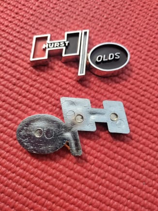 Hurst Olds Emblem. I believe these are 73-75 Hurst Olds console emblems. Other suppliers claim they are also used on 69-72. Emblem measures 2 1/2" x 1 1/4" and are made of Chrome plastic with correct Hurst Olds coloring. Does not have sticky back.
$20 each
