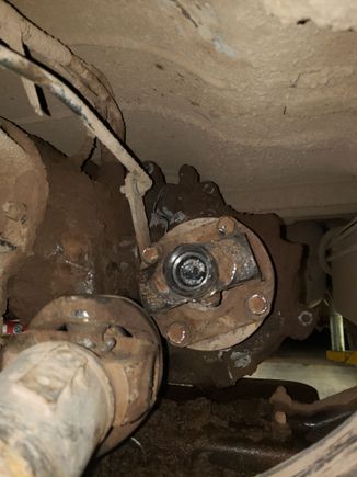 If you can zoom in check out the t-case ABOVE and behind the front output. No bueno