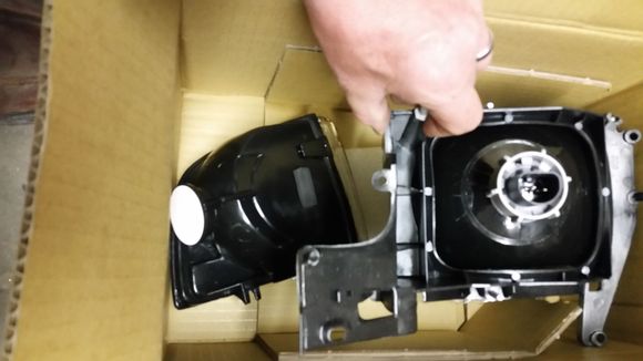 This is how it was packed, with a piece of cardboard over.