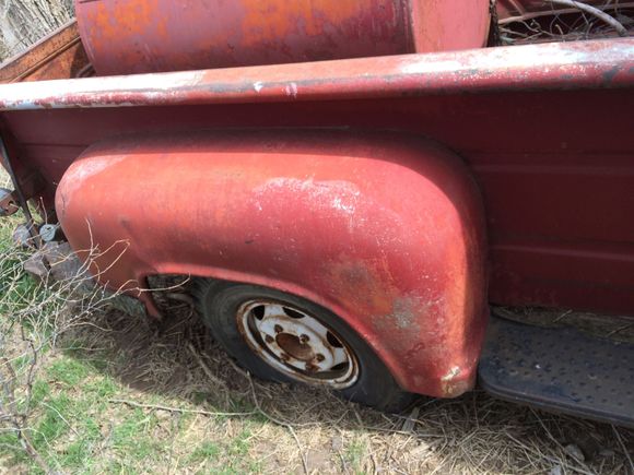 Bed has no rust no dents just the wood floor is gone