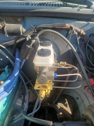 New one sitting there, not plumbed into truck yet.