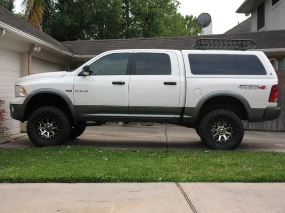 side view with Leer topper