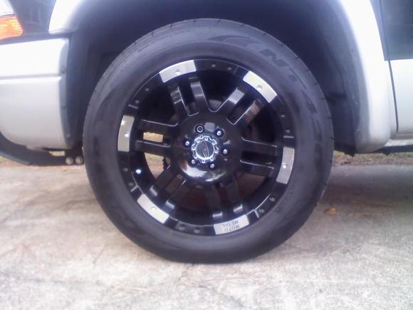 pic of wheels in the day light