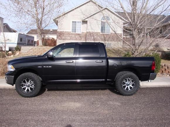 2009 Ram 1500 Laramie Crew Cab 4x4;  2&quot; suspension lift / 35&quot; Toyo Open Country MT