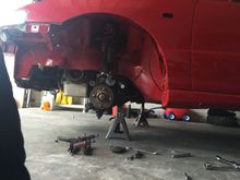 Taking the control arms  coilovers! Tie rods calipers!! To clean it tomorrow painted and install the new coilover!