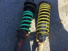 New GR-2 vs Old blown stockies. As you can see the bottom on the stock ef shock (red) is larger than the GR-2. I believe I will be able to get it to fit without breaking it up so we will see what happens.