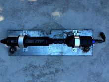 Mounting plate for fuel pump, filter, and fuel cell rails