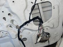 cant find any extra wire on the driver door harness on ek2 chassis 