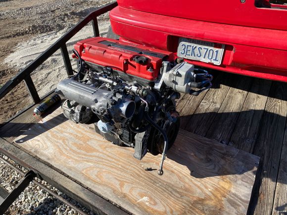 Trying to get rid of this B16A I picked up for a part out of the car, I just needed the transmission out of it