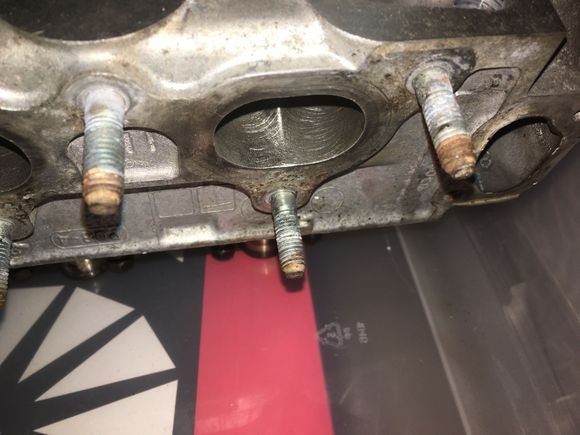 Rust/corrosion on exhaust manifold studs