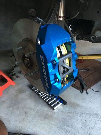 Spoon mono block calipers , spoon pads
