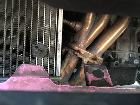 No center support so I'm guessing that's why my hood is sitting so low because it's not putting my upper support up